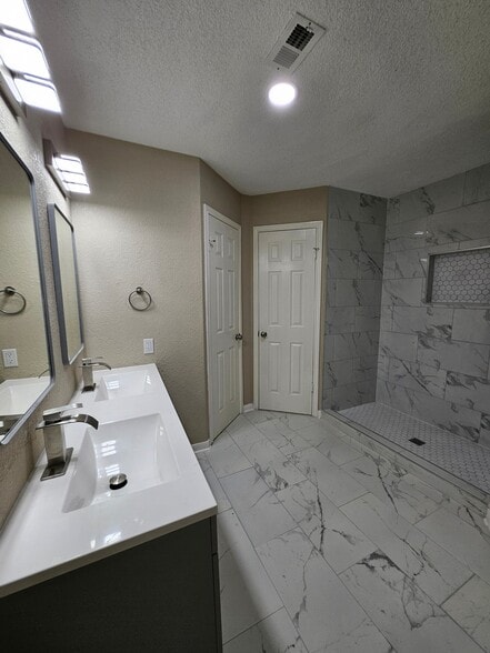 Building Photo - 214 Oleander St