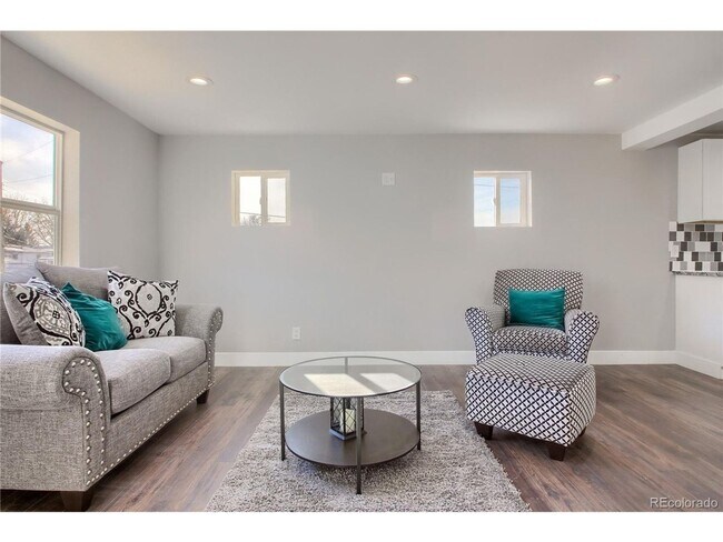 Building Photo - BEAUTIFUL 3bd/2ba Home in Denver, CO! Avai...