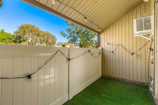 Building Photo - 8022 Linda Vista Rd