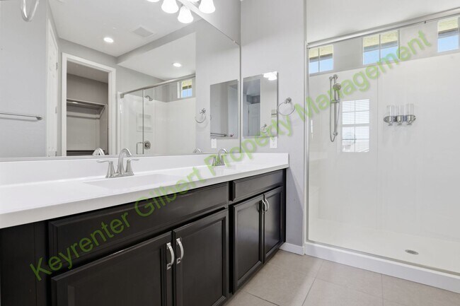 Building Photo - Charming 3-bed/3bath Gilbert Corner Lot Ho...