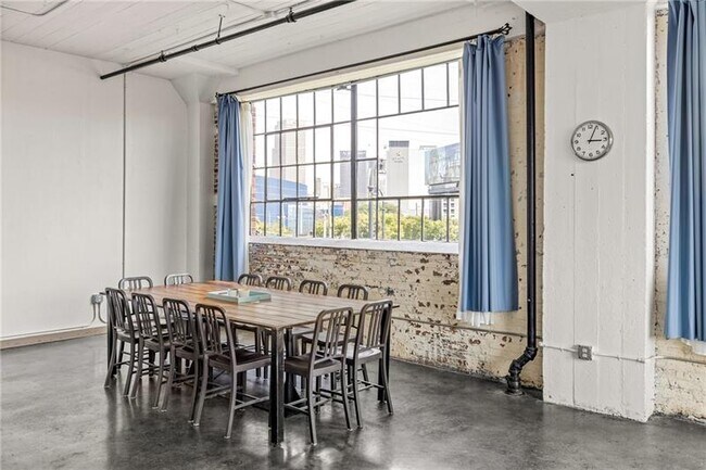 Building Photo - 426 Marietta St NW