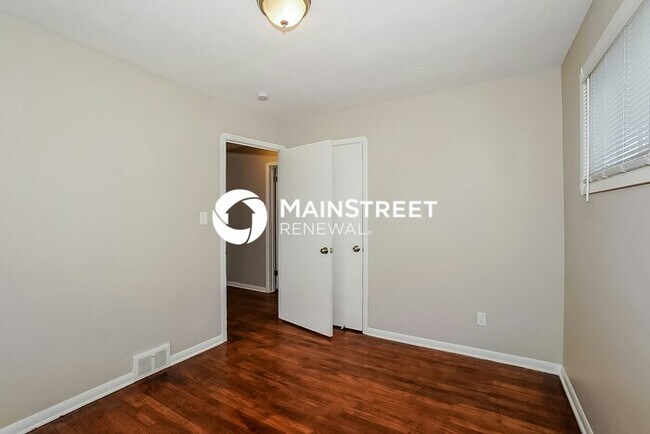 Building Photo - 3 Bedroom Pet-Friendly Home in CLEVELAND, ...