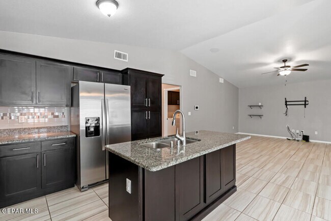 Building Photo - 1908 Thomas Lackland St