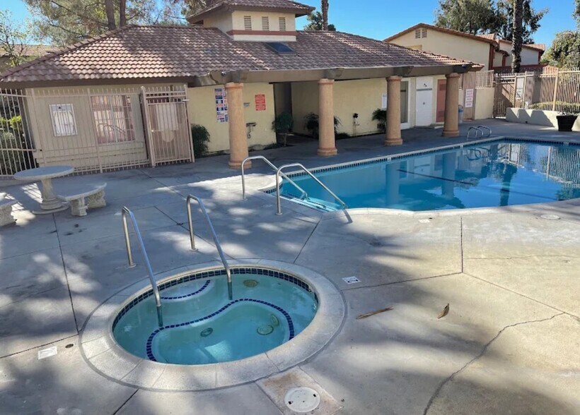 Community pool and spa - 1365 Crafton Ave