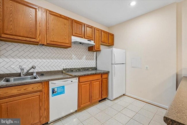 Building Photo - 905 Royal Elm Ct