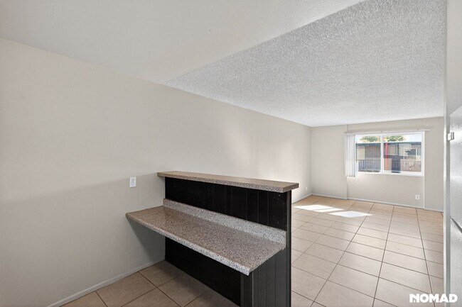 Building Photo - 6502 N 17th Ave