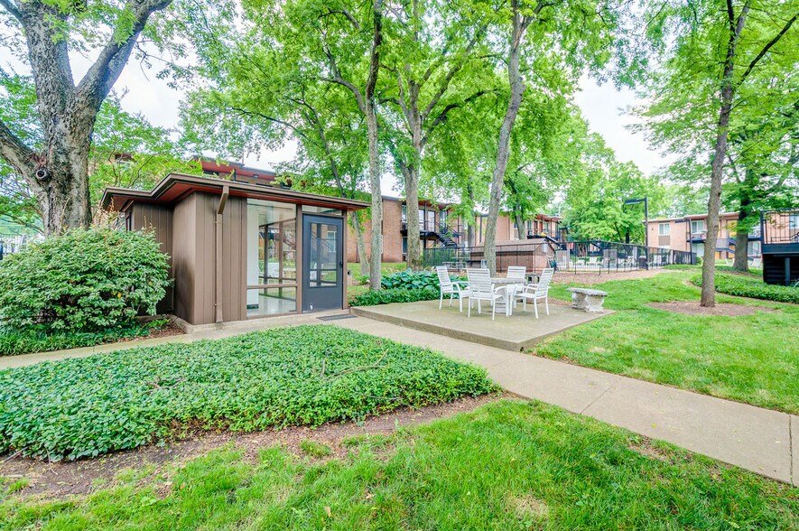 Building Photo - 3600 Hillsboro Pike