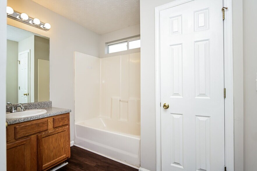 Building Photo - 6075 Flagstaf Walk