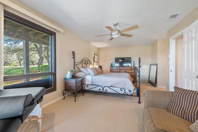 Building Photo - 604 Rolling Green Dr