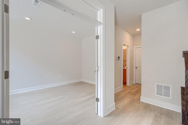 Building Photo - 2705 Ferry Bar Dr