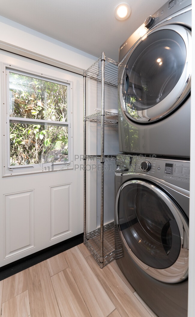 Building Photo - 7461 W Mercer Way