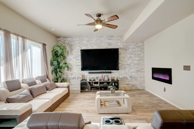 Building Photo - Gorgeous 4 Bedroom House in East Fountain Valley