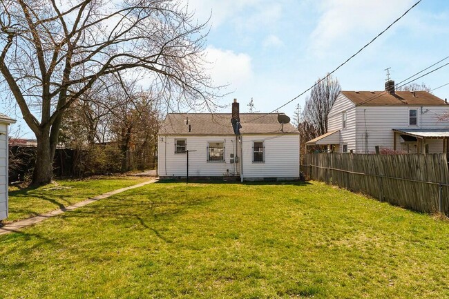 Building Photo - 720 Sheldon Ave
