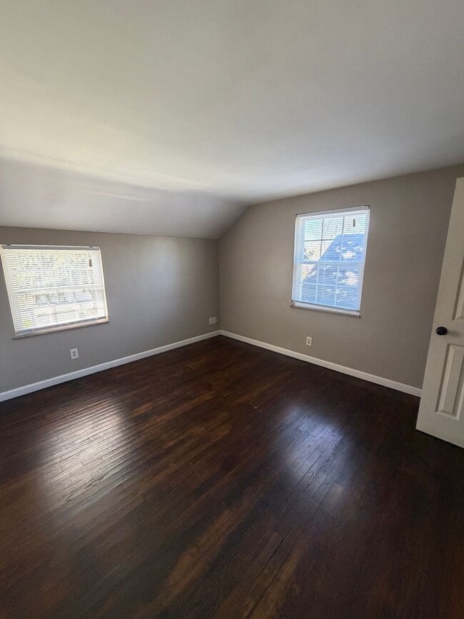 Building Photo - 713 S Broadleigh Rd