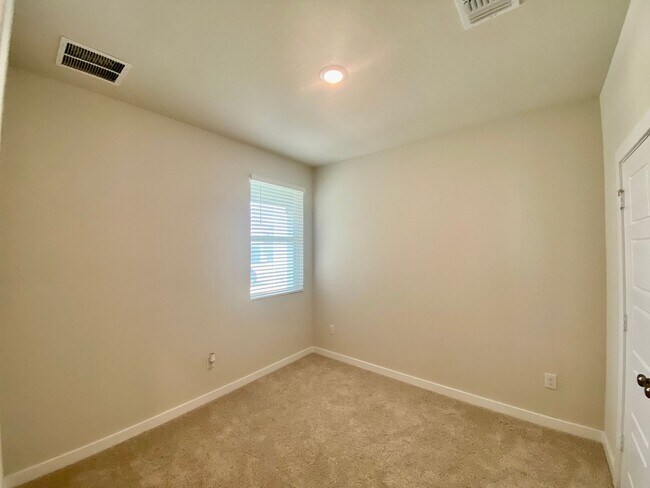 Building Photo - BRAND NEW HOME