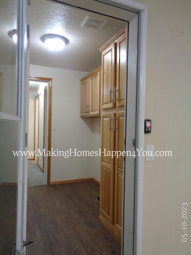 Building Photo - 405 Lavender St
