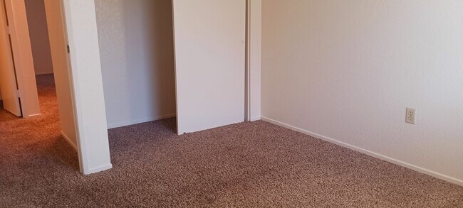 Building Photo - 220 Allouette Way