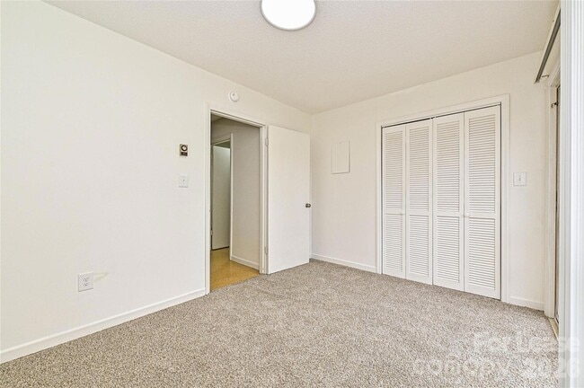 Building Photo - 220 McDade Rd