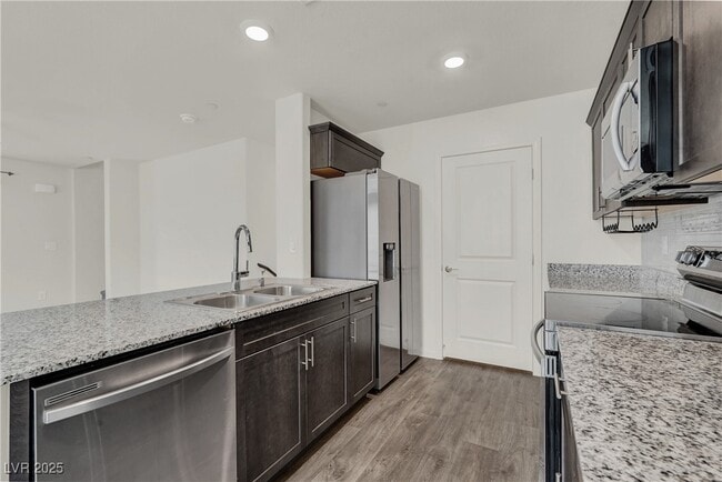 Building Photo - 2662 Champagne Gold Ave