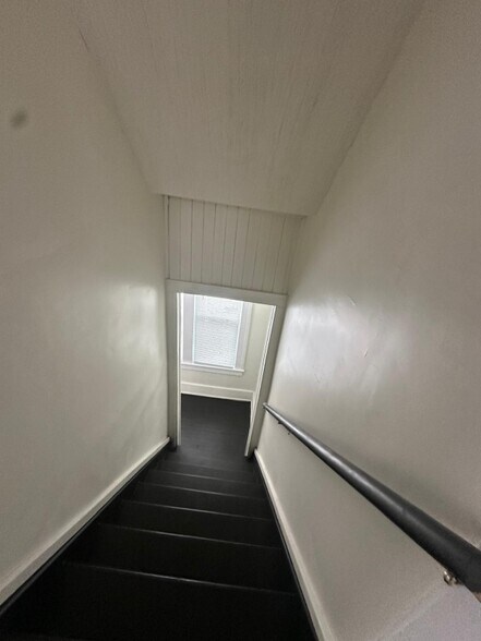 Building Photo - 809 Algonquin St