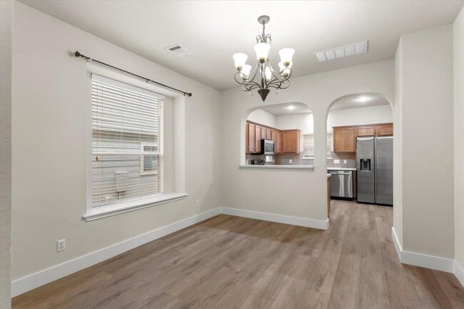 Building Photo - 410 Bandstand Ln