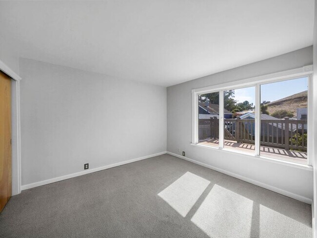 Building Photo - COMING SOON! Single Family Home in Sunny Bernal Heights - 4 br/3 ba - 2 Car Parking - Great Views...
