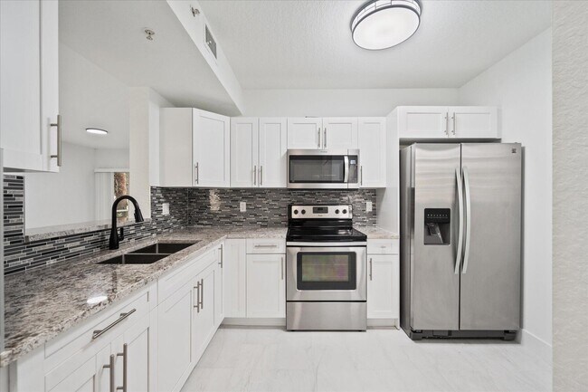 Building Photo - 1165 Golden Lakes Blvd