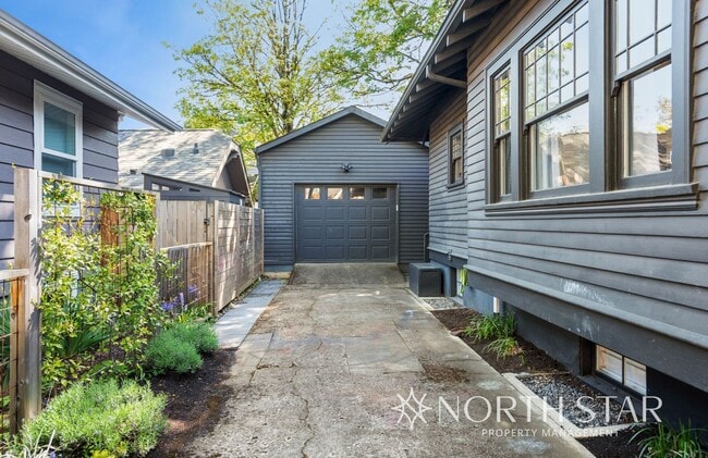 Building Photo - Beautifully Remodeled Classic Craftsman in Prime Portland Location