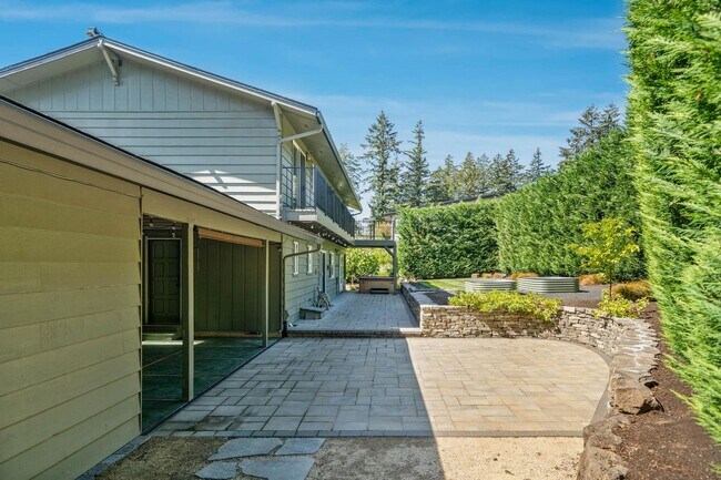 Building Photo - 13745 Cameo Ct