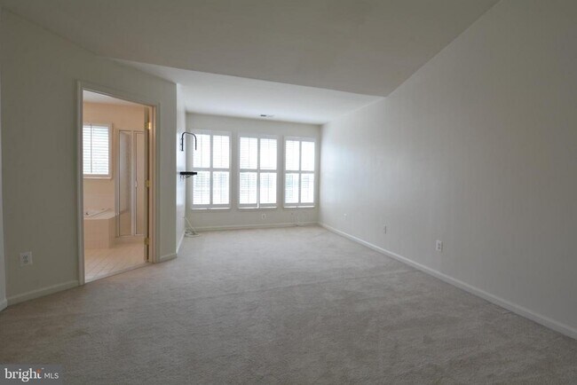 Building Photo - 5080 Grimm Dr