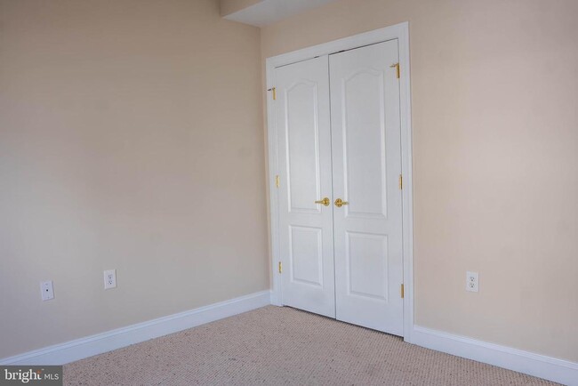 Building Photo - 204 Seneca Way