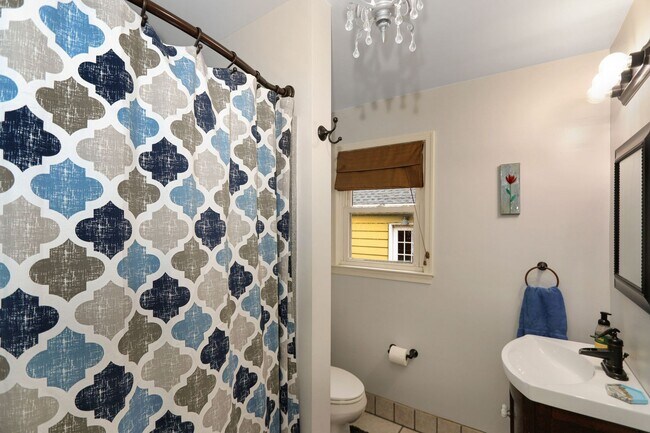 Building Photo - Beautiful Waterview Home on Chesapeake Ave...