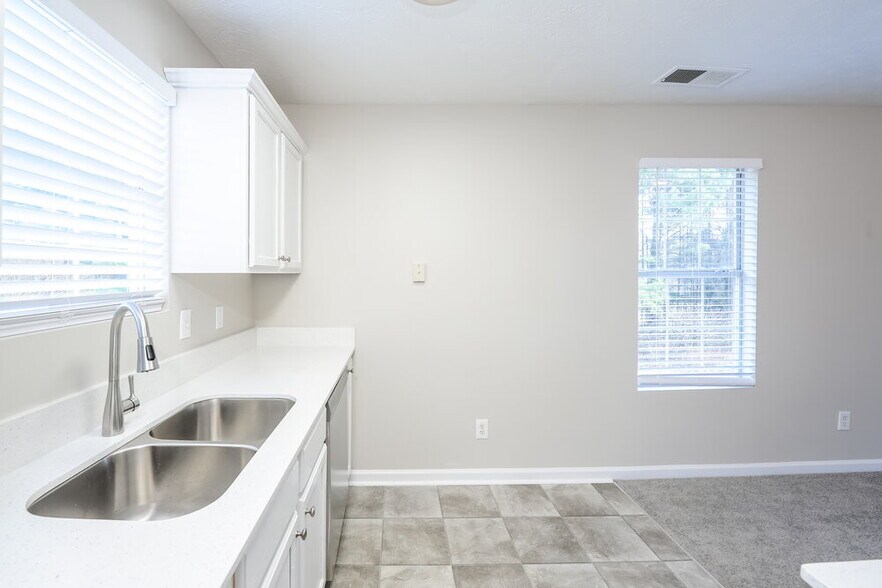 Building Photo - 4250 Viewpoint Ln