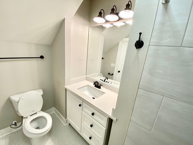 Building Photo - Swan Lake Luxury Bungalow