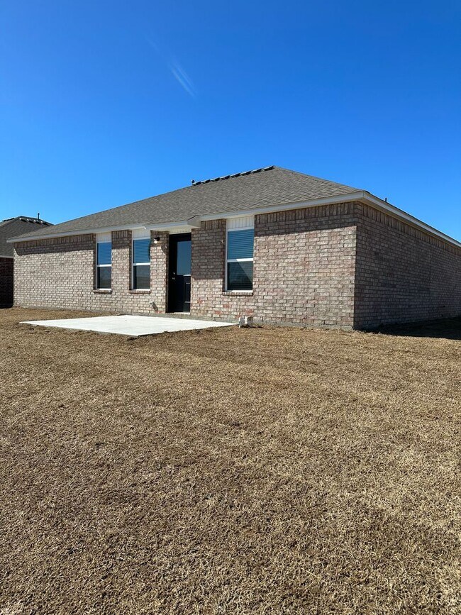 Building Photo - *Pre-leasing* Four Bedroom | Two Bath Home...