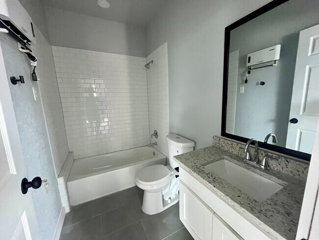 Building Photo - 2714 Observation Dr