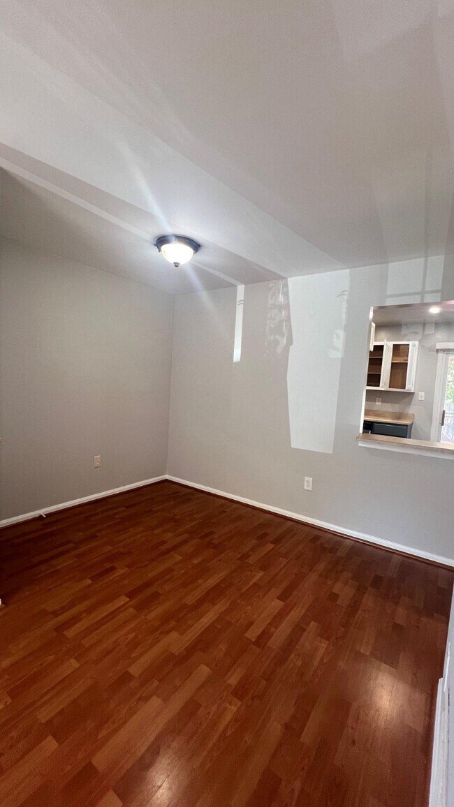 Building Photo - 5808 Waterdale Ct