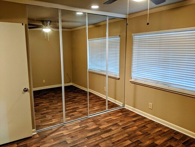 Building Photo - Greenbriar Condo for Rent!!!