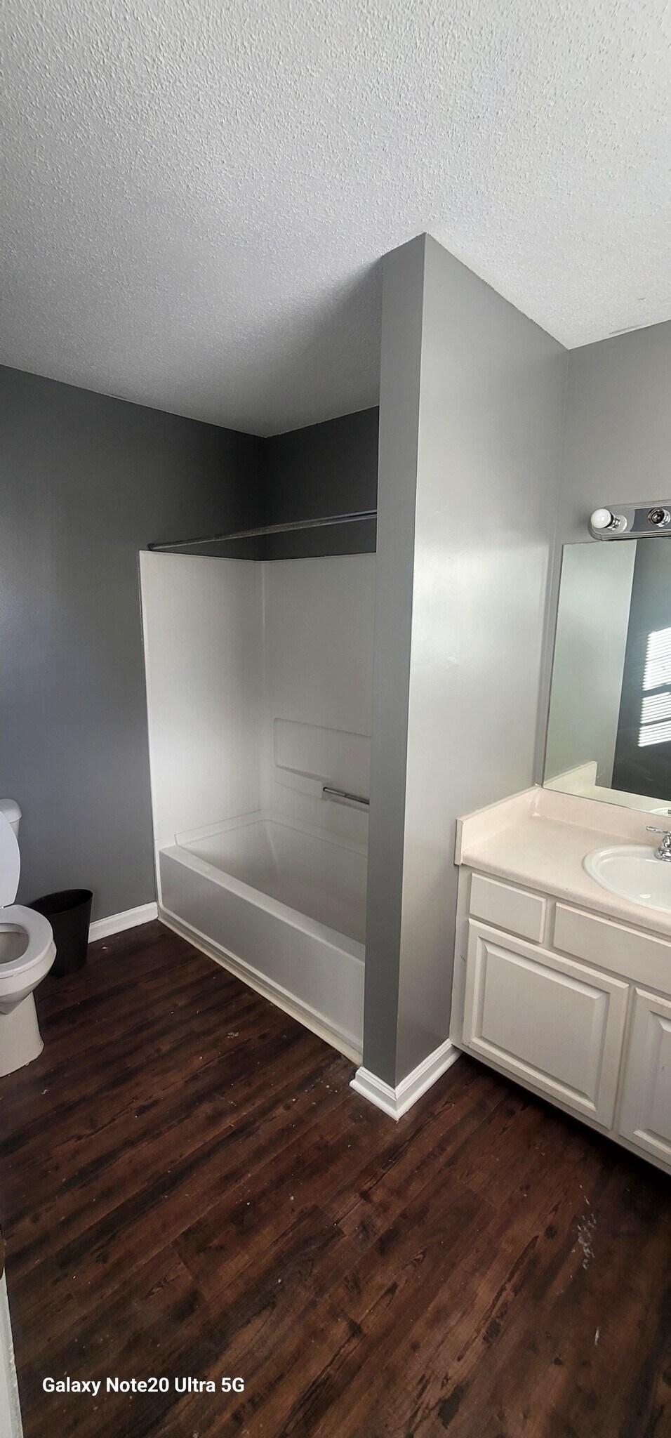 Master Bathroom - 140 Brentwood Dr
