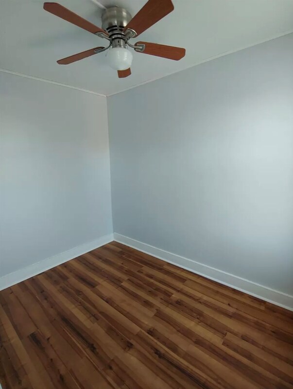 Building Photo - 1004 5th Ave