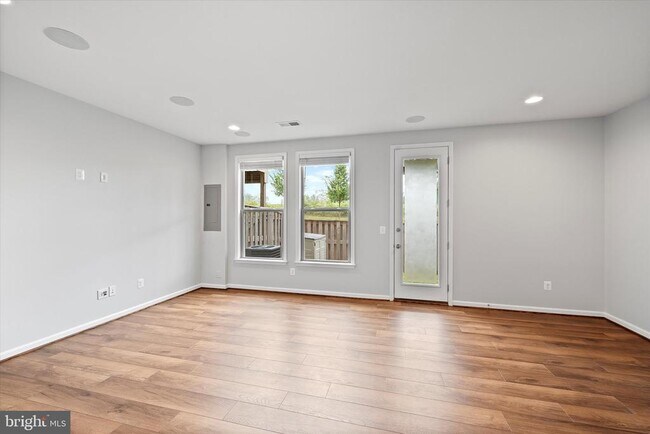 Building Photo - 42424 Dogwood Glen Square