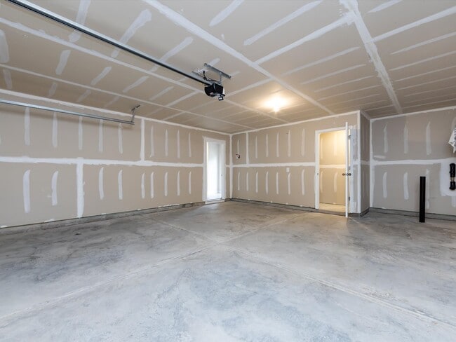 Building Photo - 1048 Old Trade St