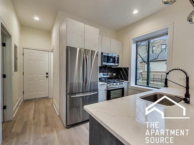 Primary Photo - 2551 W Hirsch St