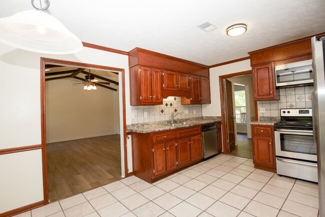 Building Photo - 330 Conifer Dr