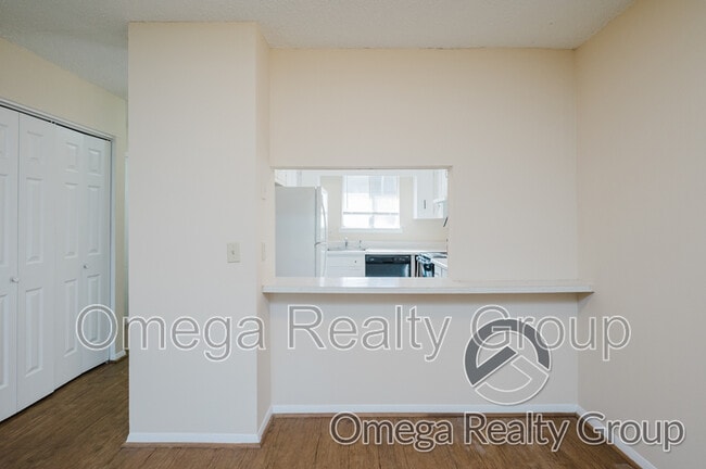 Building Photo - 1600 14th Ave E