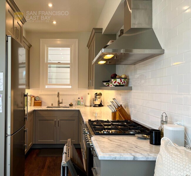 Building Photo - 628 9th Ave