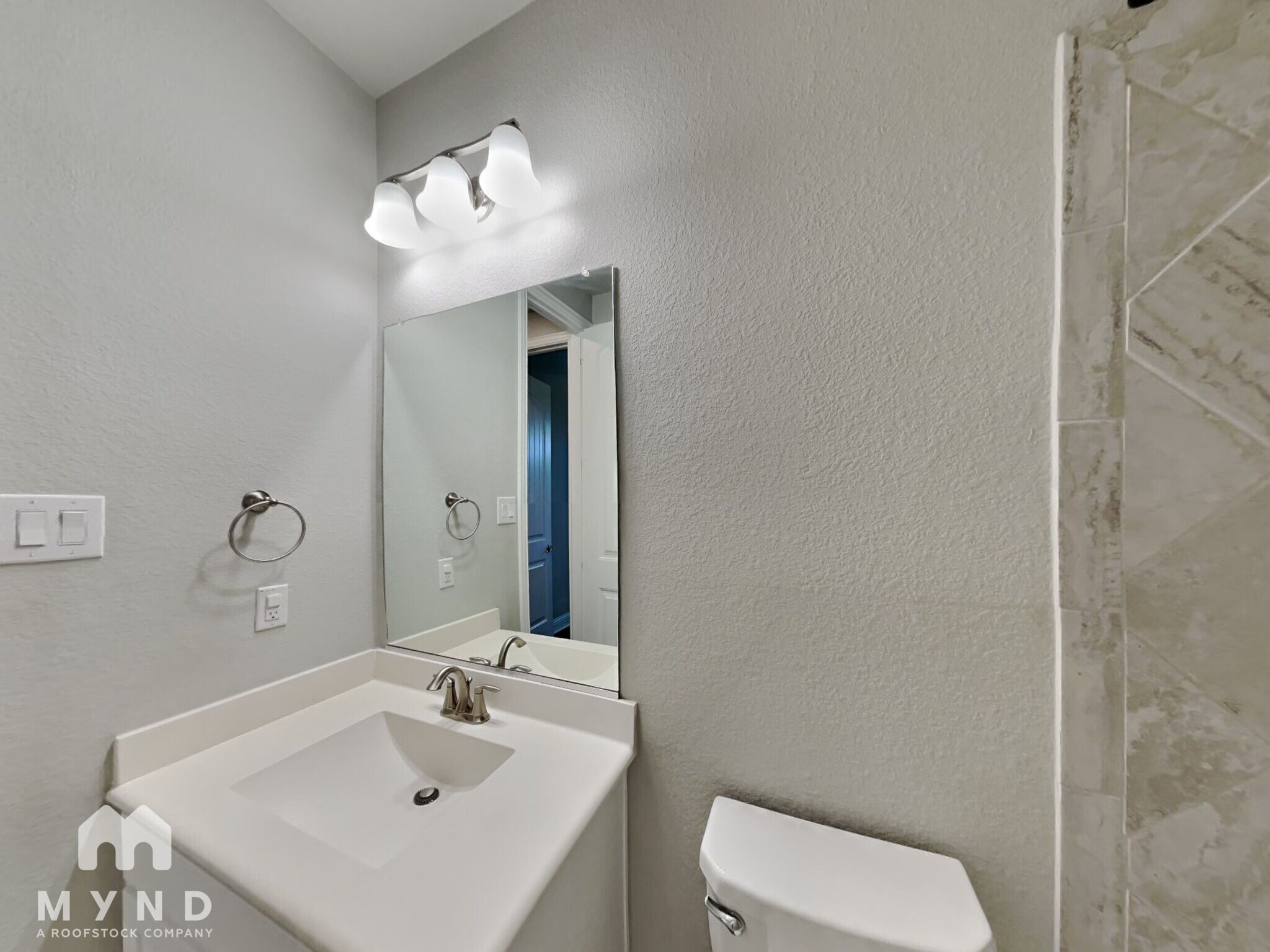 Building Photo - 523 Pineview Dr