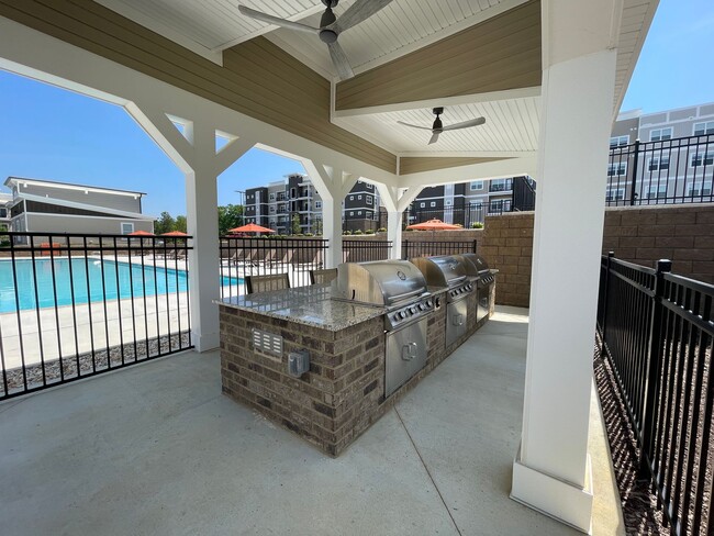 Building Photo - Tuscany con Terrazza | 1 Bed 1 Bath | 773 sf