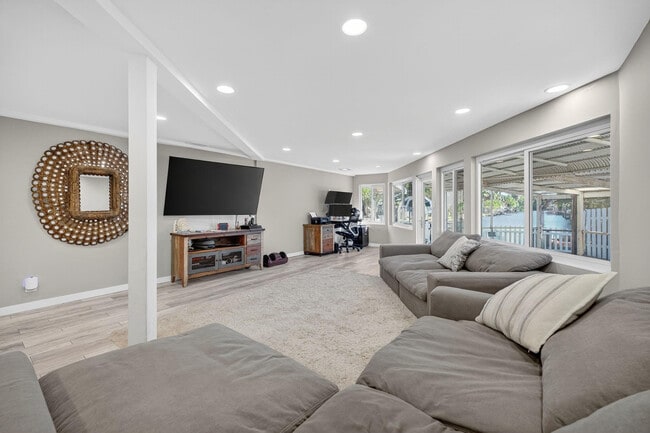 Building Photo - 1570 NE 30th Pl