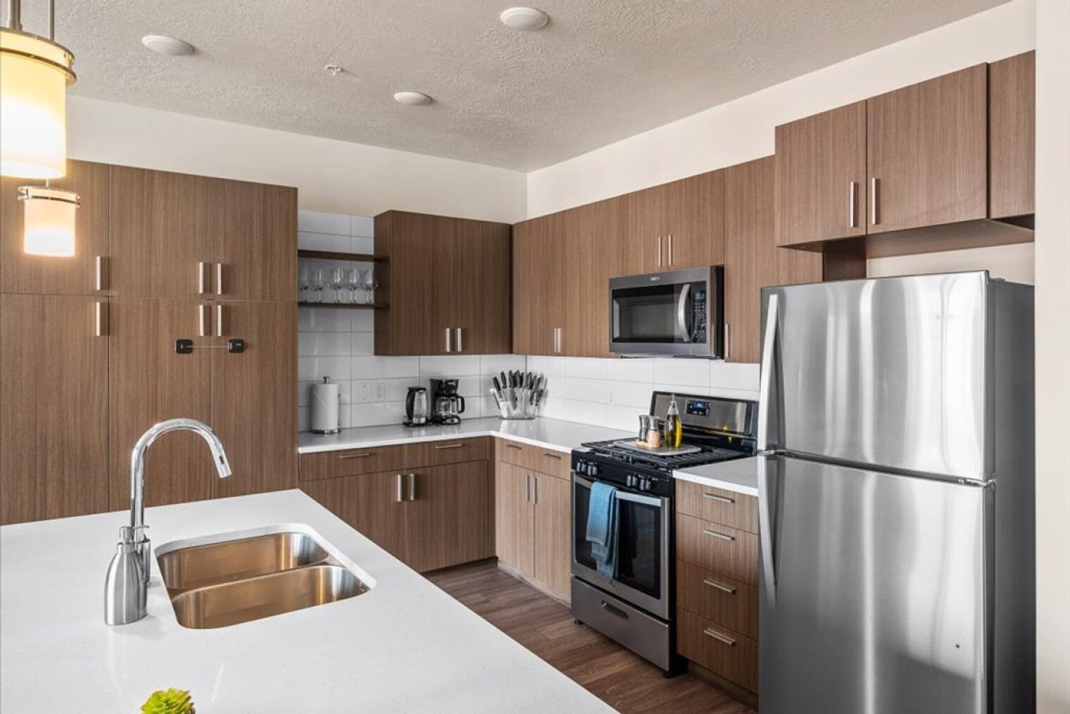 Building Photo - 241 W 200 S